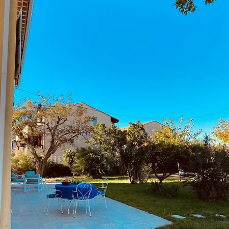 V0861 Avec Piscine Privée Pour 8 à 10 Personnes Villa