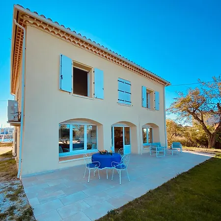 V0861 Avec Piscine Privée Pour 8 à 10 Personnes *