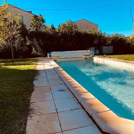 V0861 Avec Piscine Privée Pour 8 à 10 Personnes *